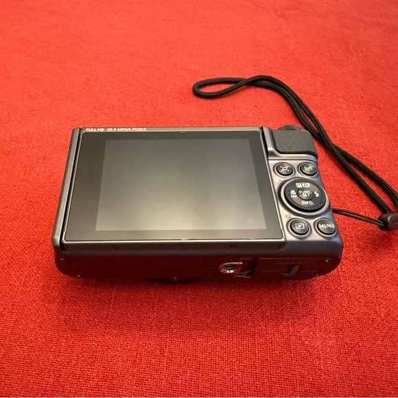 Canon SX730 HS camera with accessories! - Picture 10 of 17